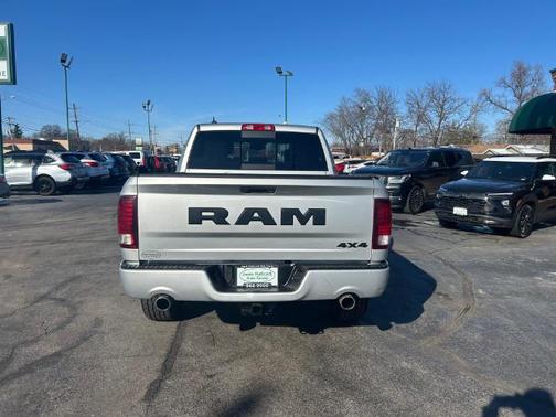 2017 RAM 1500 Night Crew Cab 4x4 5'7' Box