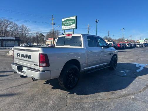 2017 RAM 1500 Night Crew Cab 4x4 5'7' Box