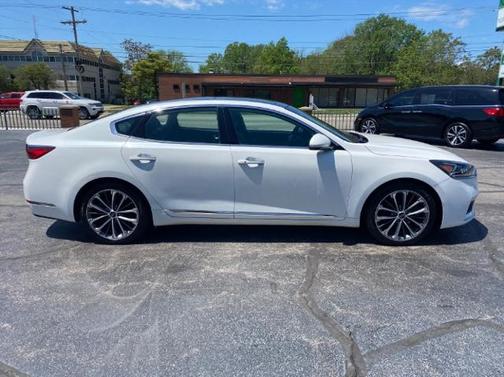2019 Kia Cadenza Technology