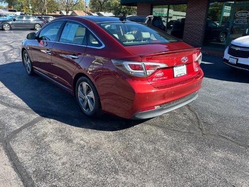 2017 Hyundai SONATA Hybrid Limited