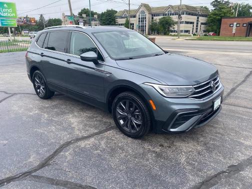 Platinum Gray Metallic 2022 Volkswagen Tiguan 2.0T SE