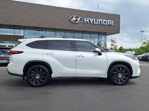 2021 Toyota Highlander LE