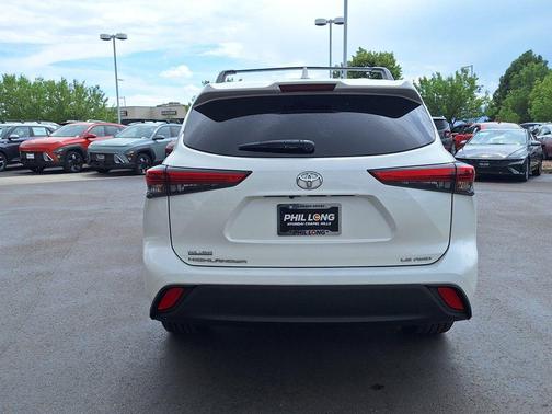 2021 Toyota Highlander LE