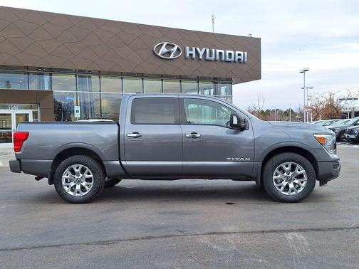 2023 Nissan Titan SV