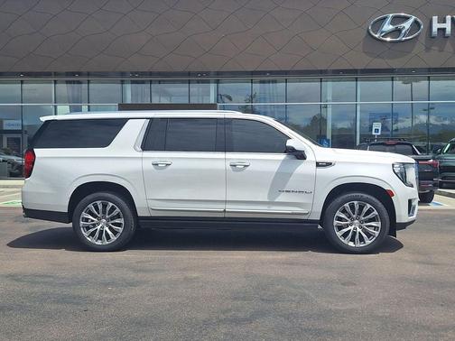 White Frost Tricoat 2021 GMC Yukon XL Denali