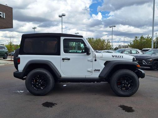 Bright White Clearcoat 2021 Jeep Wrangler Willys