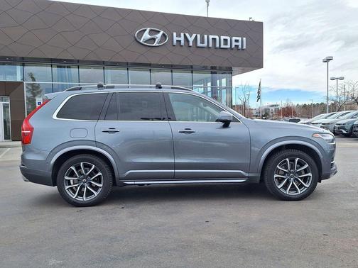 2018 Volvo XC90 T6 Momentum