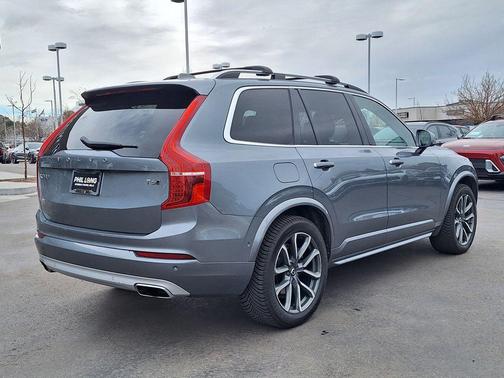 2018 Volvo XC90 T6 Momentum