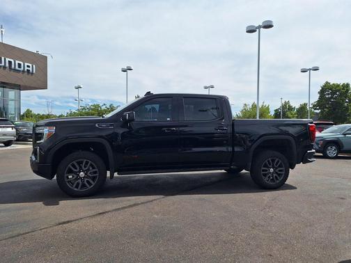 Black 2022 GMC Sierra 1500 AT4