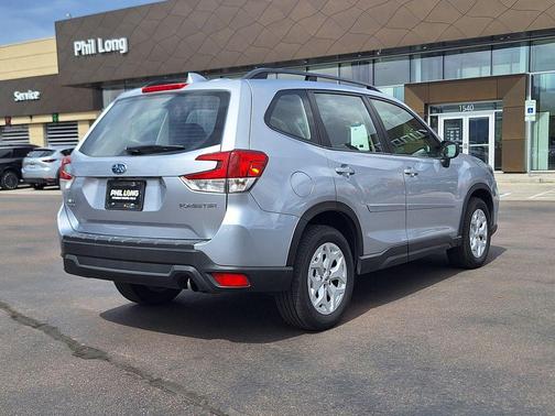 Ice Silver Metallic 2021 Subaru Forester Base