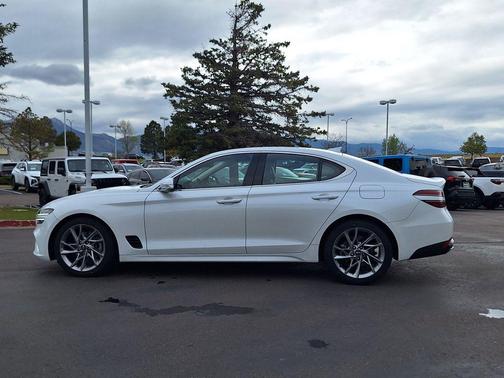 Uyuni White 2022 Genesis G70 2.0T RWD
