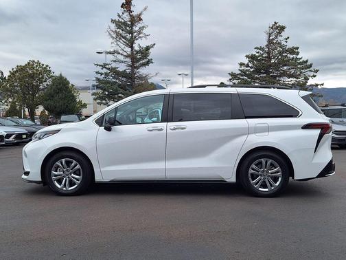 2023 Toyota Sienna XSE 7 Passenger