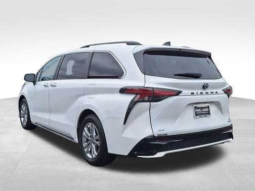 2023 Toyota Sienna XSE 7 Passenger