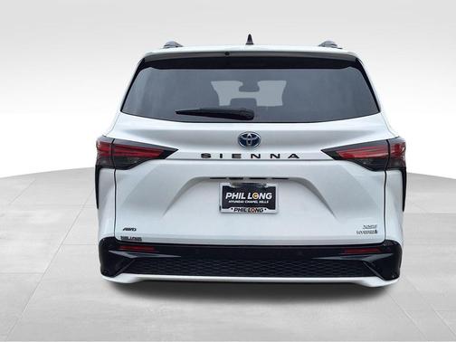2023 Toyota Sienna XSE 7 Passenger