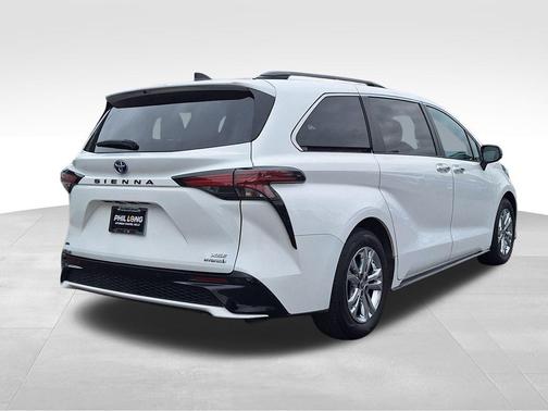2023 Toyota Sienna XSE 7 Passenger