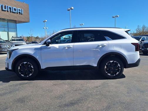 Glacial White Pearl 2024 Kia Sorento S
