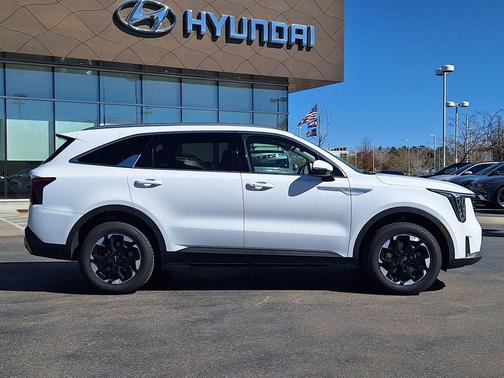 Glacial White Pearl 2024 Kia Sorento S