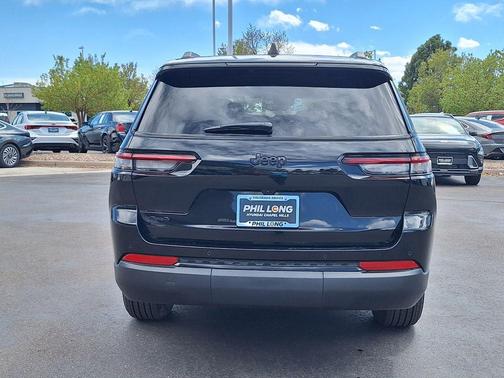 Diamond Black Crystal Pearlcoat 2024 Jeep Grand Cherokee L Altitude