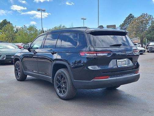 Diamond Black Crystal Pearlcoat 2024 Jeep Grand Cherokee L Altitude