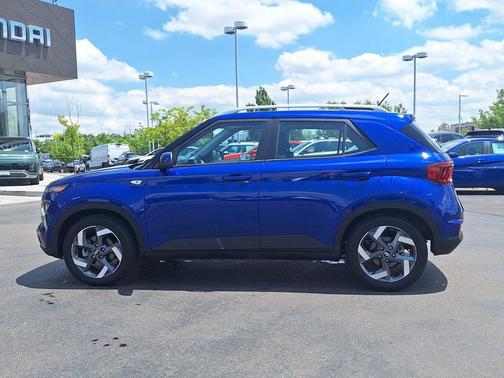 2024 Hyundai VENUE SEL