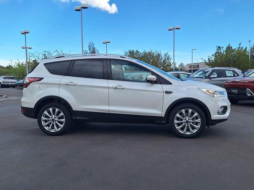 White Platinum Clearcoat Metallic 2018 Ford Escape Titanium