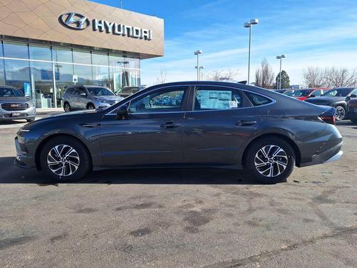 2026 Hyundai SONATA Hybrid Base