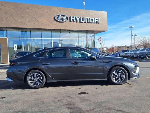 2026 Hyundai SONATA Hybrid Base