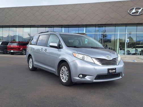 Silver Sky Metallic 2017 Toyota Sienna XLE