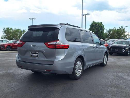 Silver Sky Metallic 2017 Toyota Sienna XLE
