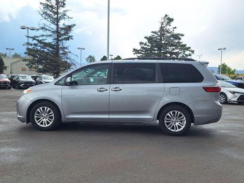 Silver Sky Metallic 2017 Toyota Sienna XLE