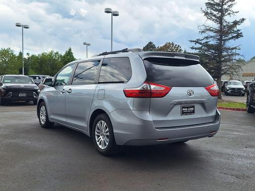 Silver Sky Metallic 2017 Toyota Sienna XLE