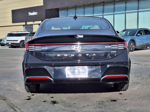 2024 Hyundai SONATA Hybrid Limited