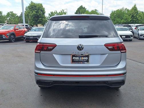 2024 Volkswagen Tiguan 2.0T SE R-Line Black