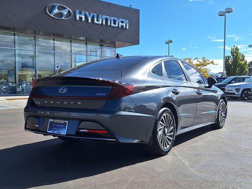 2022 Hyundai SONATA Hybrid SE