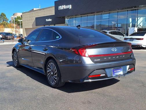 2022 Hyundai SONATA Hybrid SE