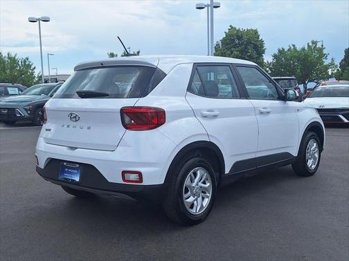 2023 Hyundai VENUE SE