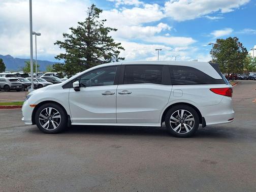 Platinum White 2023 Honda Odyssey Touring