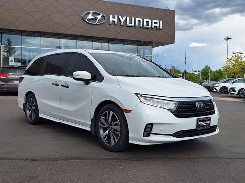 Platinum White 2023 Honda Odyssey Touring