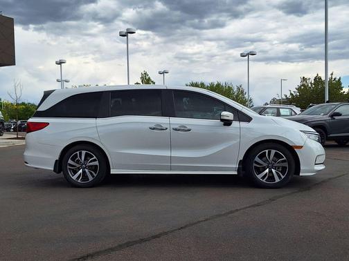 Platinum White 2023 Honda Odyssey Touring