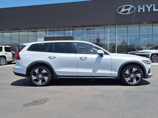 2020 Volvo V60 Cross Country T5