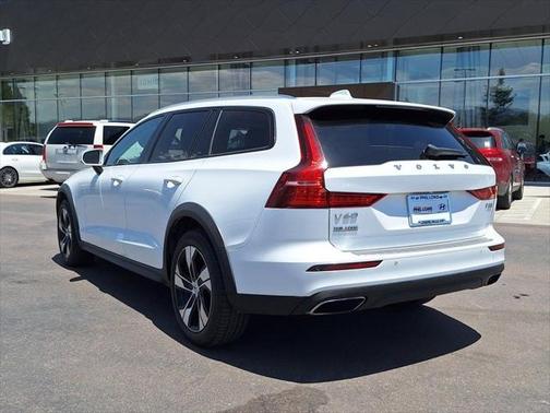 2020 Volvo V60 Cross Country T5