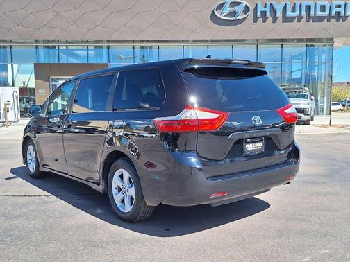 2019 Toyota Sienna SE