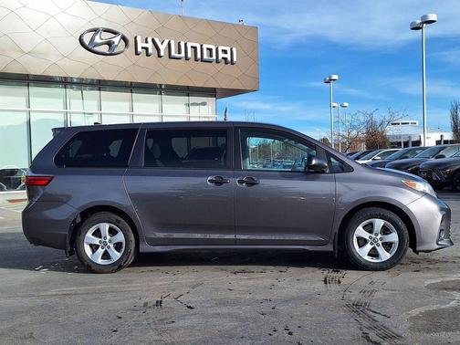 2020 Toyota Sienna SE