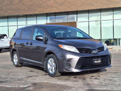 2020 Toyota Sienna SE