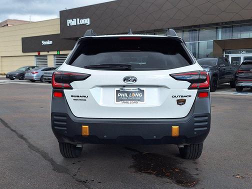 Crystal White Pearl 2023 Subaru Outback Wilderness