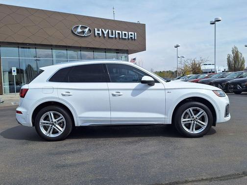White 2021 Audi Q5 Prestige 55 TFSI e quattro S tronic