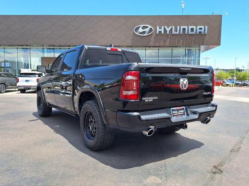 Diamond Black Crystal Pearlcoat 2021 RAM 1500 Laramie
