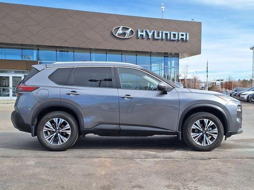 2022 Nissan Rogue SV