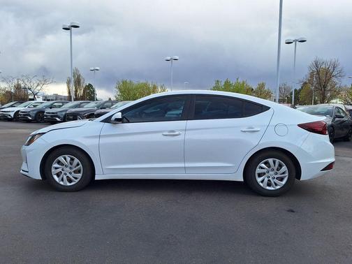 2020 Hyundai ELANTRA SE