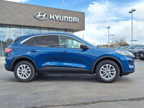 Blue Metallic 2022 Ford Escape SE